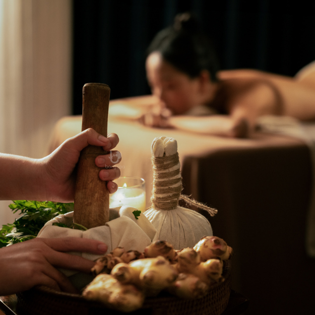 MASSAGE THÔNG KINH MẠCH NGẢI CỨU TRẮNG